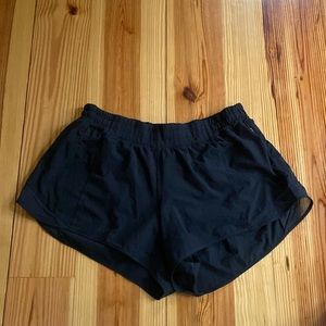 black lululemon hotttt hot 4in shorts